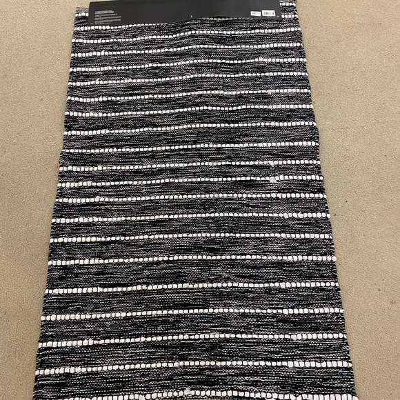 Chic Area Rug - Picture 5 of 6